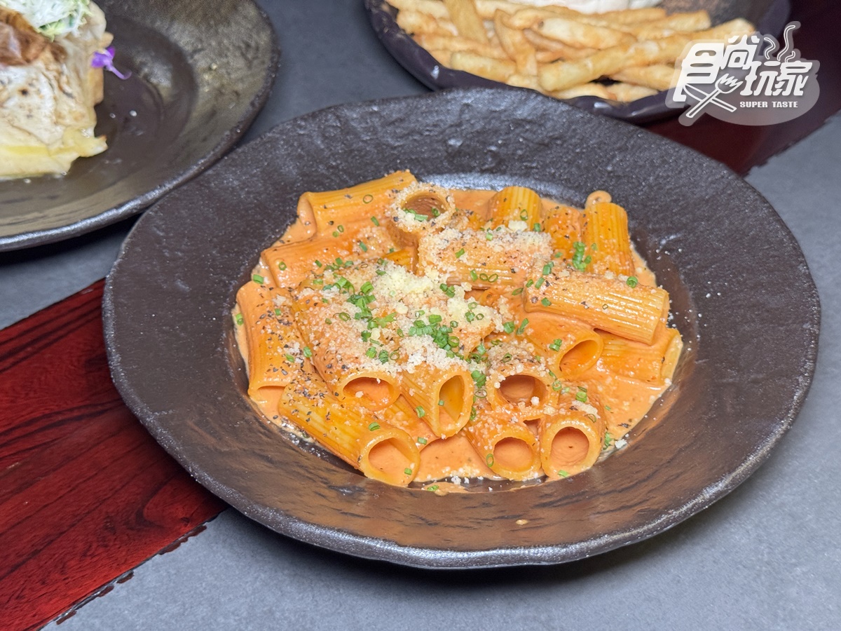 亞洲第1間「洞穴餐廳」來了!打卡神祕洞窟+鐘乳石,必嗑比臉大豬排、炸花椰 亞洲第1間「洞穴餐廳」來了!打卡神祕洞窟+鐘乳石,必嗑比臉大豬排、炸花椰