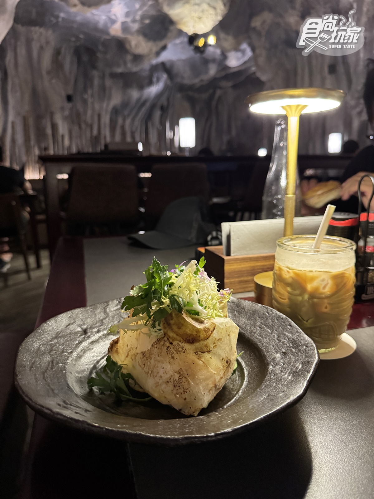 亞洲第1間「洞穴餐廳」來了!打卡神祕洞窟+鐘乳石,必嗑比臉大豬排、炸花椰 亞洲第1間「洞穴餐廳」來了!打卡神祕洞窟+鐘乳石,必嗑比臉大豬排、炸花椰