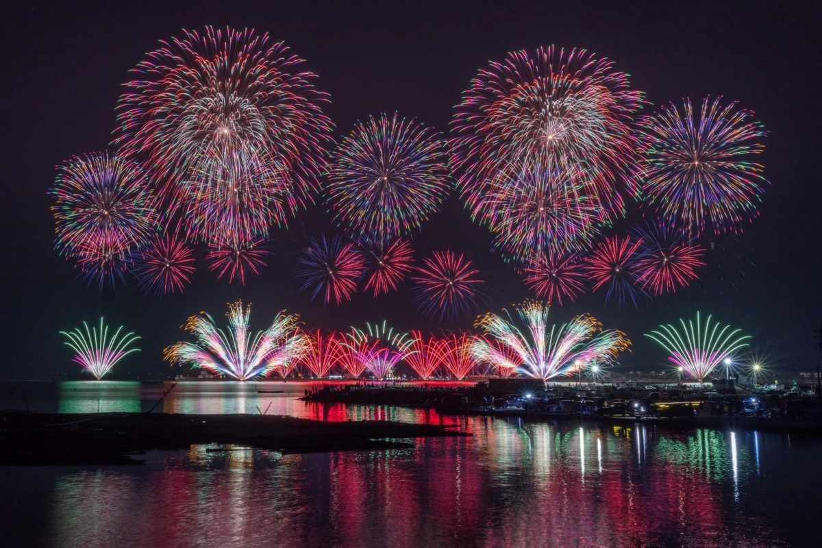 嘉義最美海上煙火「這天」登場!連續2週免費演唱會、水上氣墊樂園、逛市集 嘉義最美海上煙火「這天」登場!連續2週免費演唱會、水上氣墊樂園、逛市集