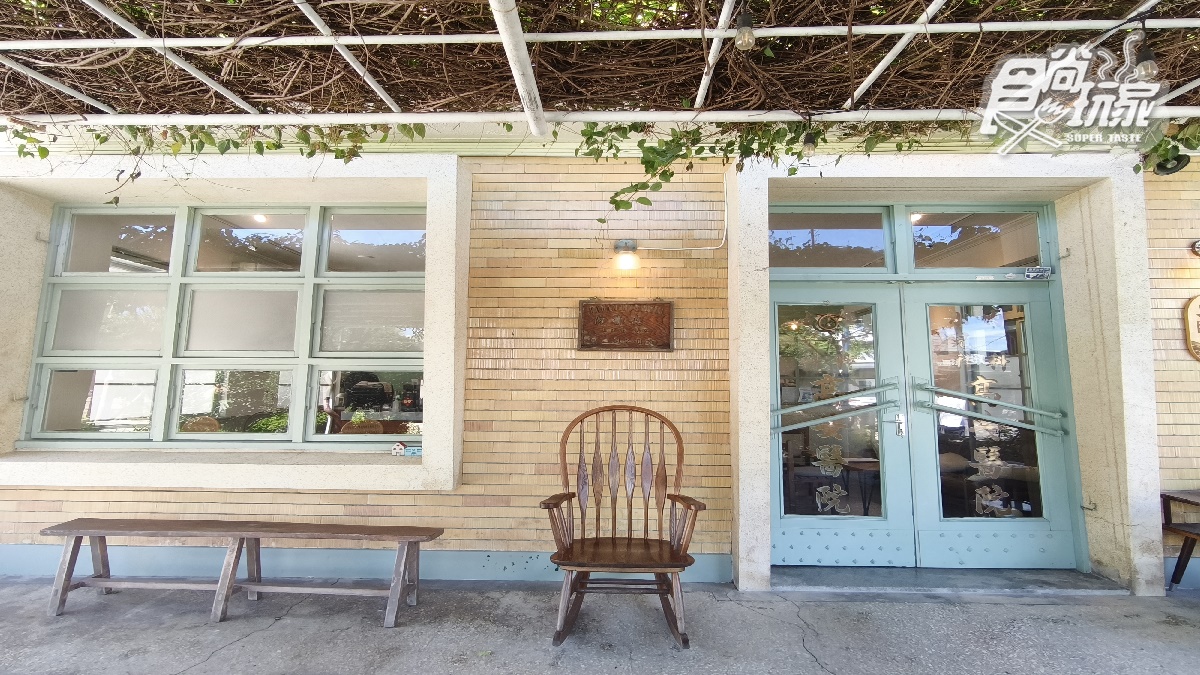 「眺港Café」前身為醫院，如今成了咖啡館。