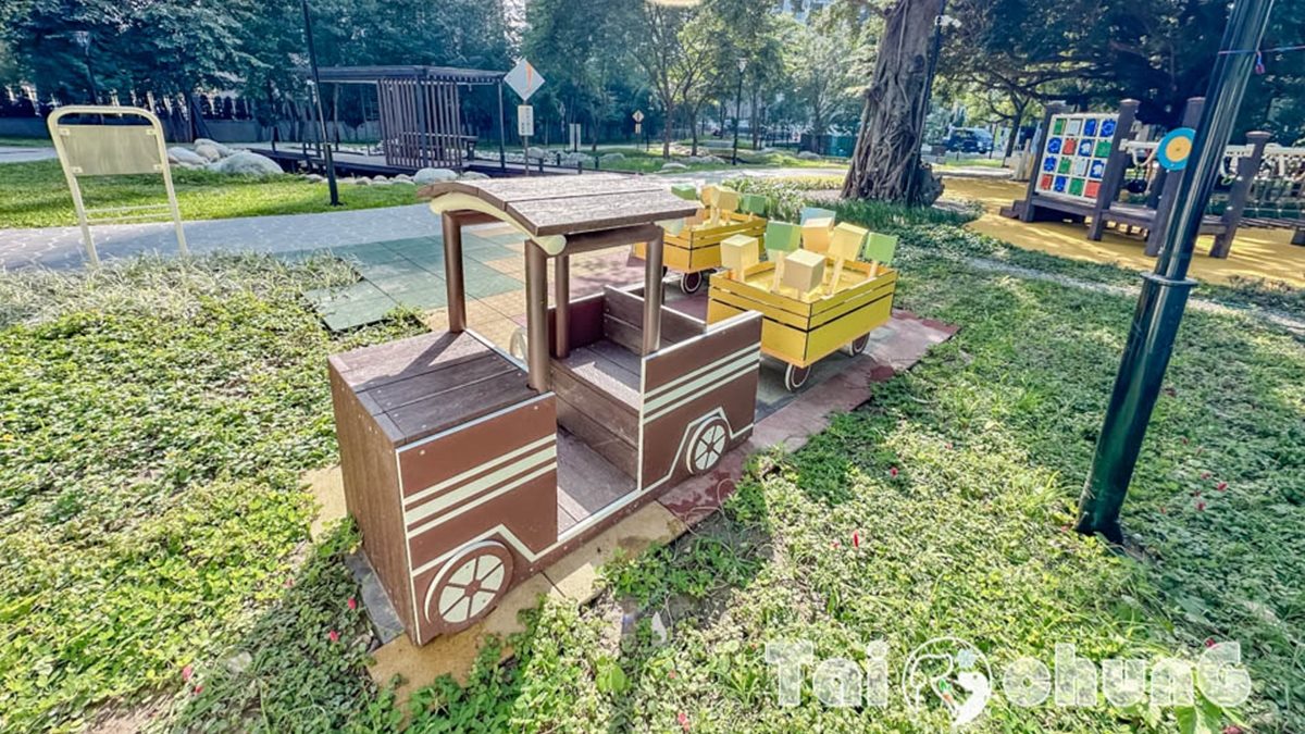 五分車體驗適合幼幼寶貝，車頭方向盤、車廂裡的方糖塊都能轉動。（圖片來源：小菲親子玩樂生活）