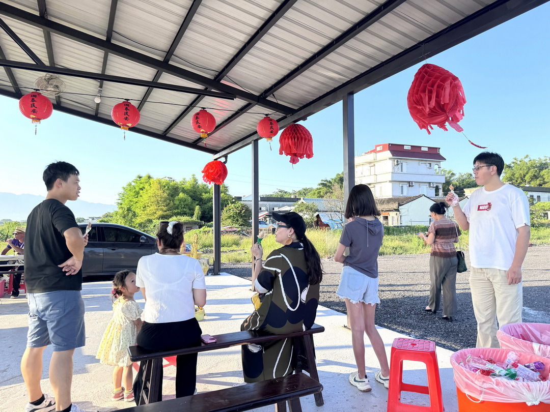 土地公廟「冰棒吃到飽」暴紅!「宜蘭冰棒土地公」拜拜免費吃冰,流程、地點攻略 土地公廟「冰棒吃到飽」暴紅!「宜蘭冰棒土地公」拜拜免費吃冰,流程、地點攻略