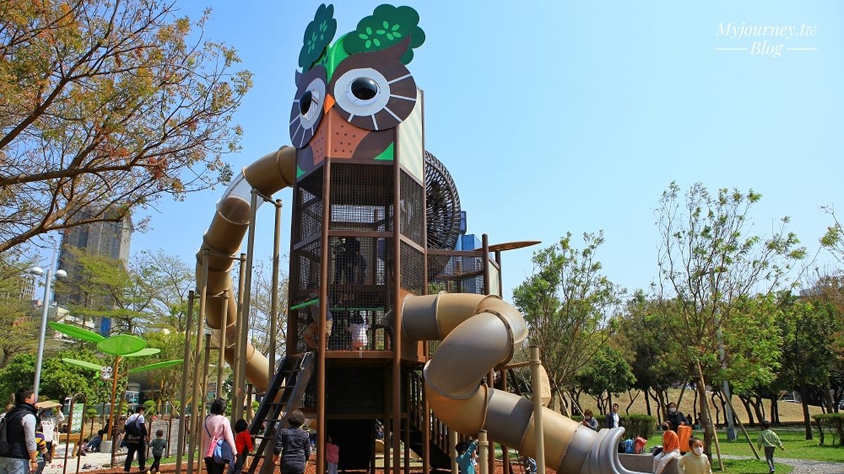 中央公園必玩的遊樂設施，就是這５米高可愛的貓頭鷹溜滑梯啦。（圖片來源：可大王愛旅行）