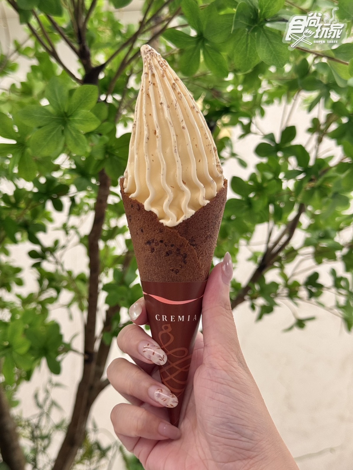 CREMIA推「焦糖烤布蕾」霜淇淋！「焦糖奶香＋酥脆焦糖粒」太欠吃，優惠一次看