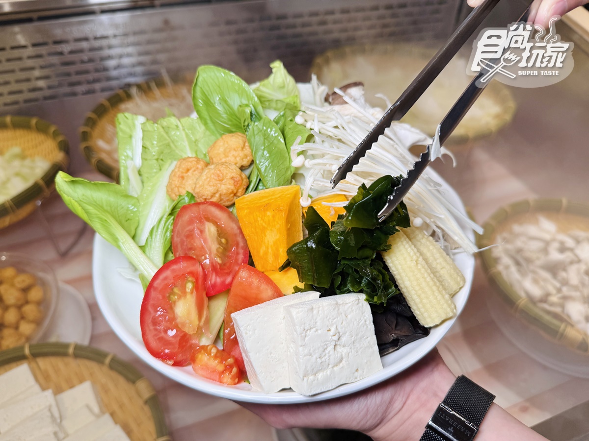 480元起吃到飽!「高CP值涮涮鍋」現切肉品、蔬菜吧、甜點暢吃,全台6分店不限時 480元起吃到飽!「高CP值涮涮鍋」現切肉品、蔬菜吧、甜點暢吃,全台6分店不限時