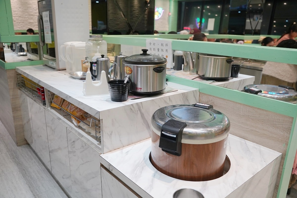 160元起火鍋+自助吧吃到飽!4.9星「平價小火鍋」無限續涼麵、餅乾零食、霜淇淋 160元起火鍋+自助吧吃到飽!4.9星「平價小火鍋」無限續涼麵、餅乾零食、霜淇淋