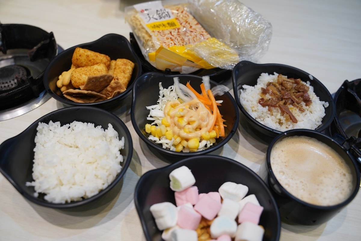 160元起火鍋+自助吧吃到飽!4.9星「平價小火鍋」無限續涼麵、餅乾零食、霜淇淋 160元起火鍋+自助吧吃到飽!4.9星「平價小火鍋」無限續涼麵、餅乾零食、霜淇淋