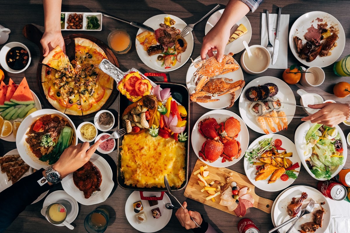 秀證件享優惠！凱達飯店「Buffet吃到飽」900元有找，台北凱撒餐券買10送５