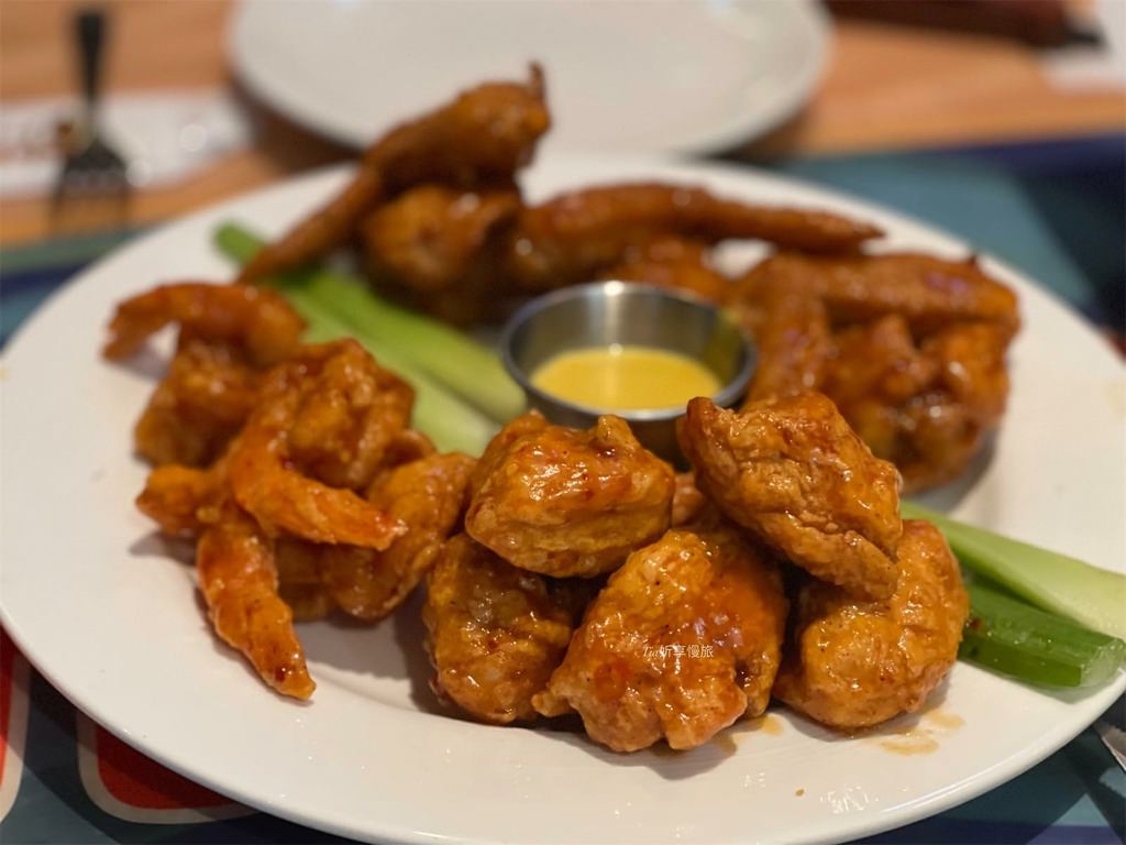 【異國美食祭】送招牌雞翅現賺238元!美式餐廳限時優惠,還有啦啦隊女孩幫剝蝦 【異國美食祭】送招牌雞翅現賺238元!美式餐廳限時優惠,還有啦啦隊女孩幫剝蝦