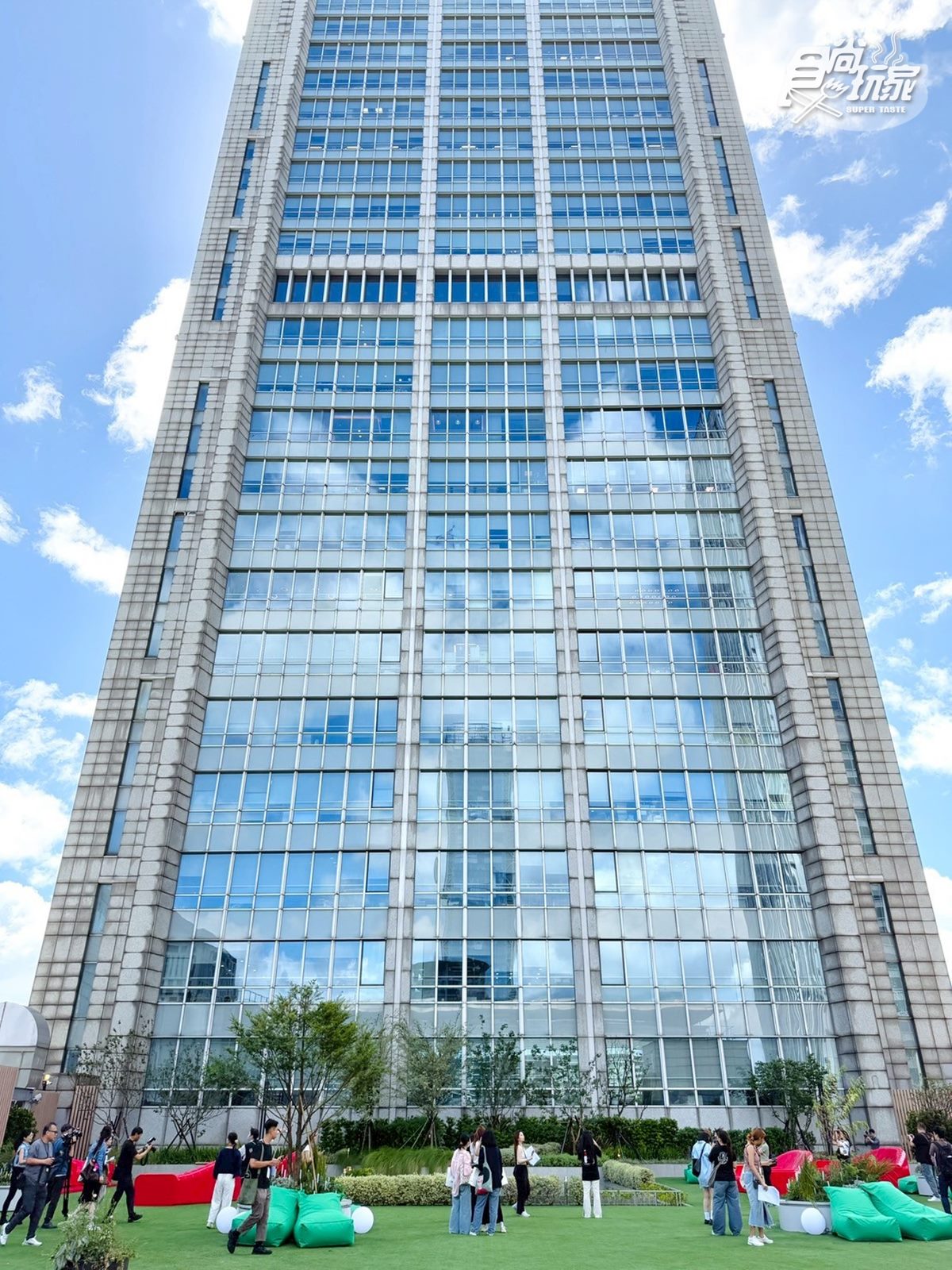 「Dream Plaza統一信義百貨」7/25開幕!全台最大星巴克、必吃美食餐廳搶先看 「Dream Plaza統一信義百貨」7/25開幕!全台最大星巴克、必吃美食餐廳搶先看
