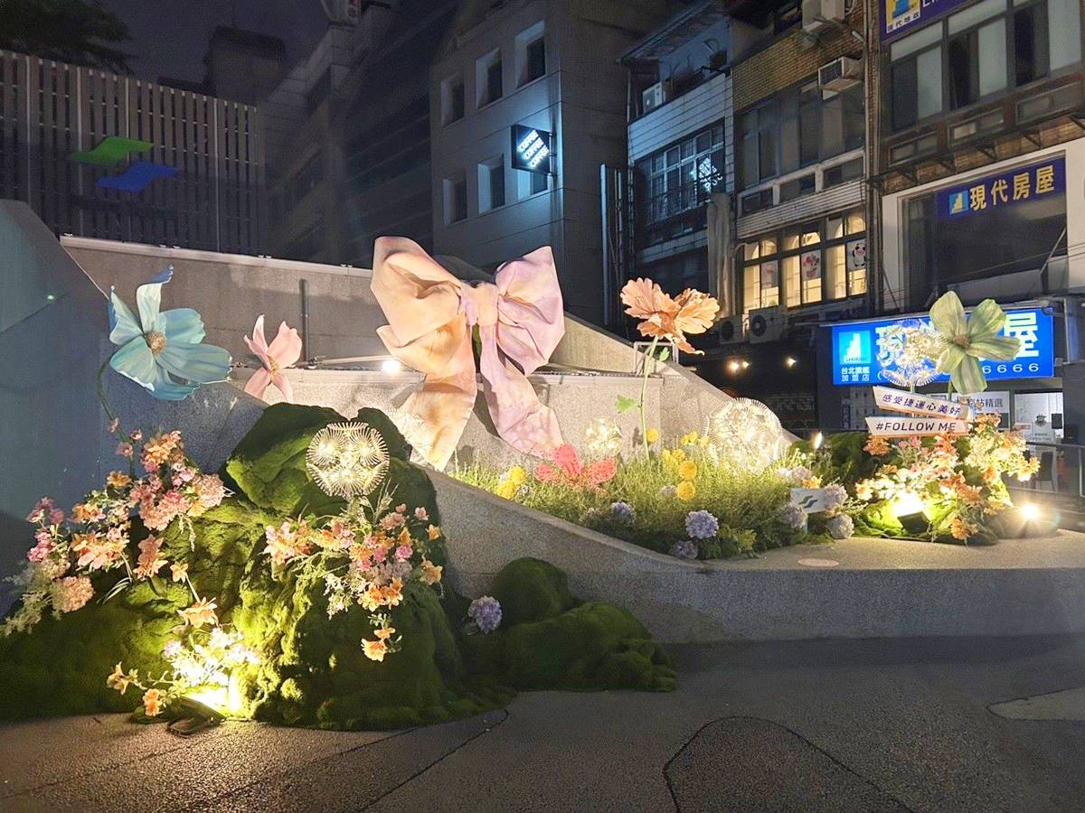 捷運中山站1號出口開放!連續2週免費逛市集吃美食,期間限定浪漫花牆登場 捷運中山站1號出口開放!連續2週免費逛市集吃美食,期間限定浪漫花牆登場
