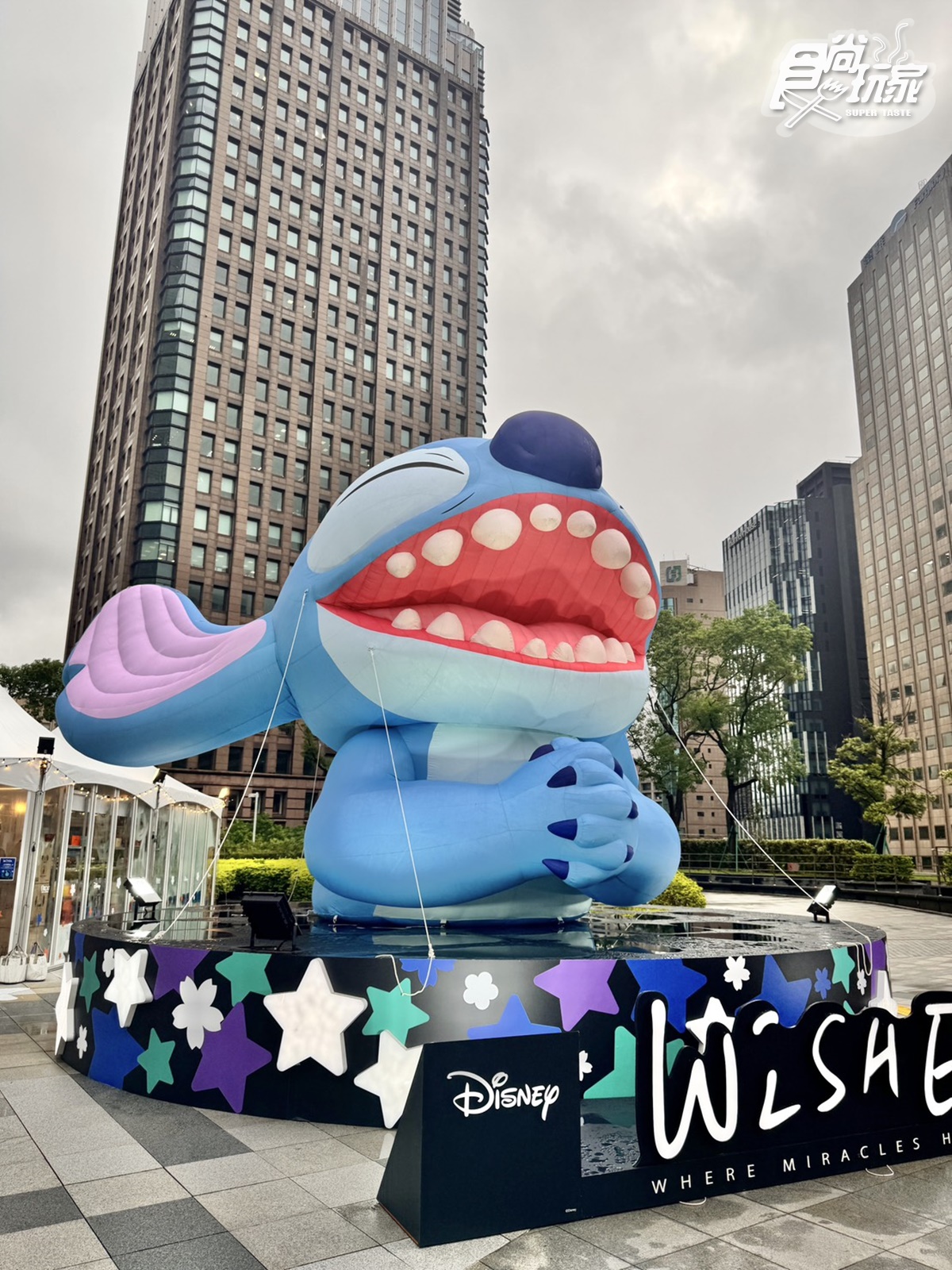 「7公尺高史迪奇」登陸信義區!免費拍米奇與唐老鴨雕像,首賣祈願玩偶 「7公尺高史迪奇」登陸信義區!免費拍米奇與唐老鴨雕像,首賣祈願玩偶