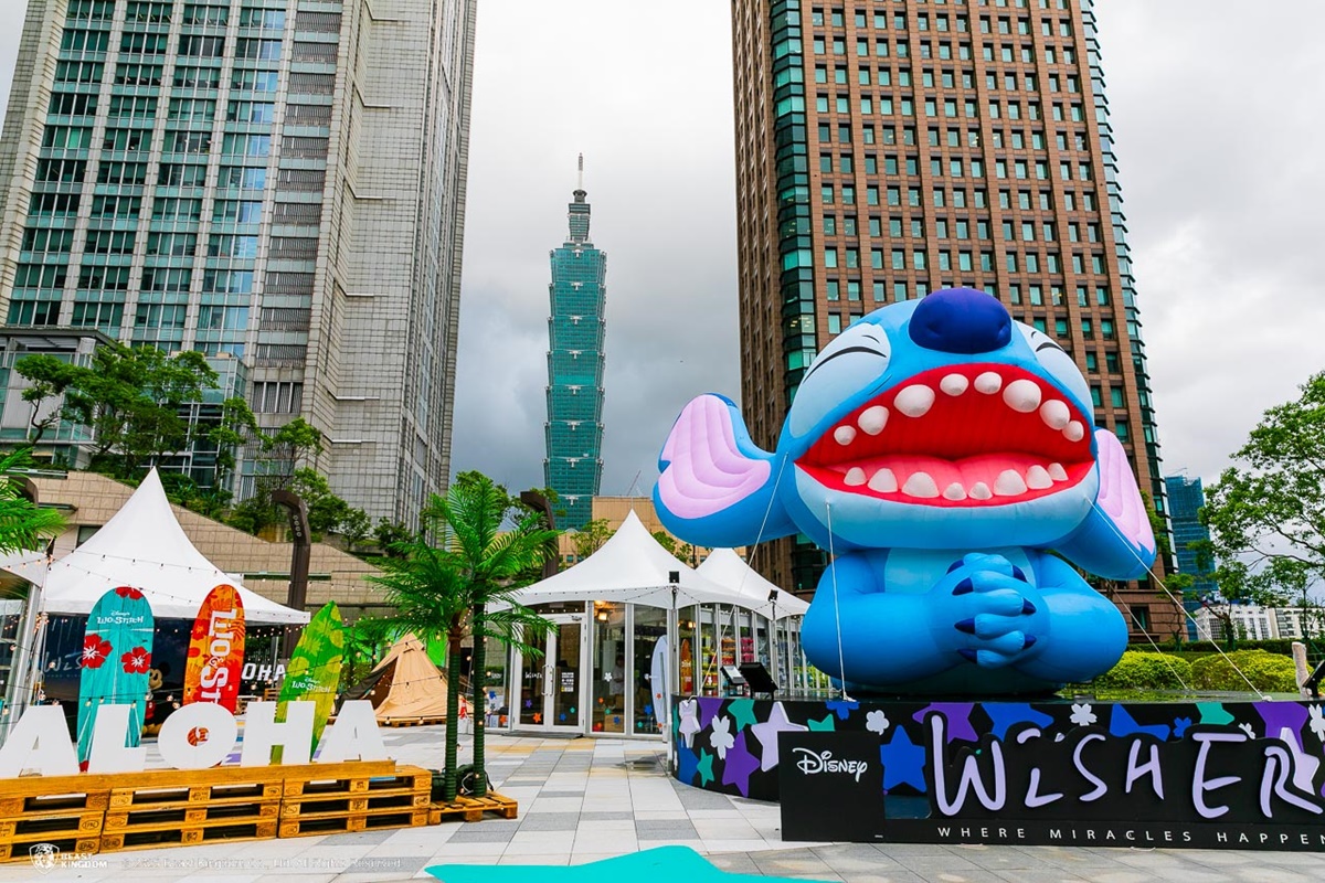 「7公尺高史迪奇」登陸信義區!免費拍米奇與唐老鴨雕像,首賣祈願玩偶 「7公尺高史迪奇」登陸信義區!免費拍米奇與唐老鴨雕像,首賣祈願玩偶