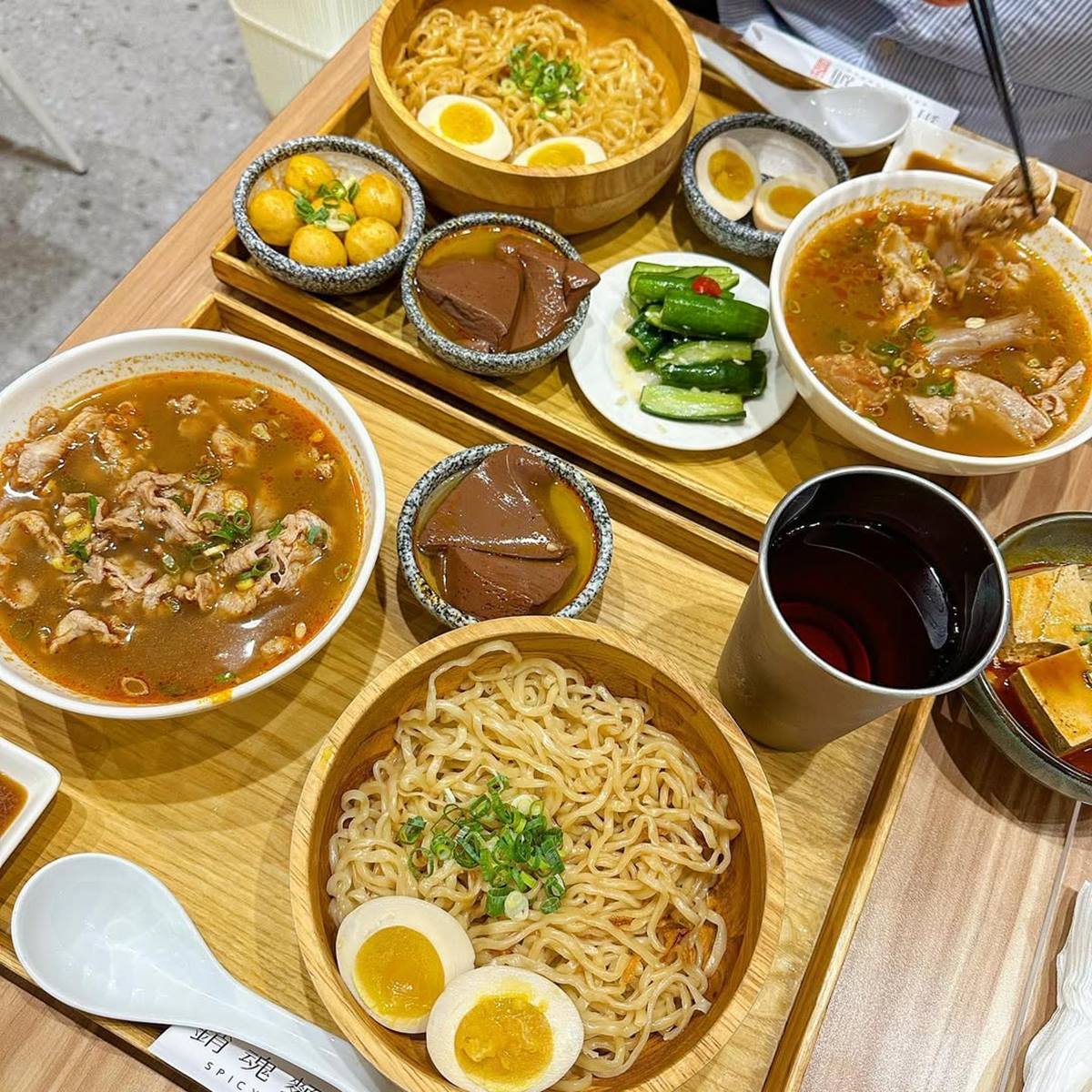 「大師兄銷魂麵」升級吃到飽!288元起爽嗑拌麵+雞湯無限續,快搶套餐買一送一 「大師兄銷魂麵」升級吃到飽!288元起爽嗑拌麵+雞湯無限續,快搶套餐買一送一