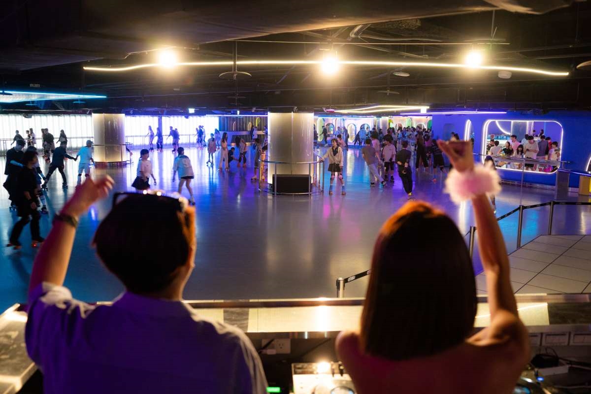 第2人半價!「大魯閣Roller186滑輪場」復古霓虹超好拍,加碼週三女生免費 第2人半價!「大魯閣Roller186滑輪場」復古霓虹超好拍,加碼週三女生免費