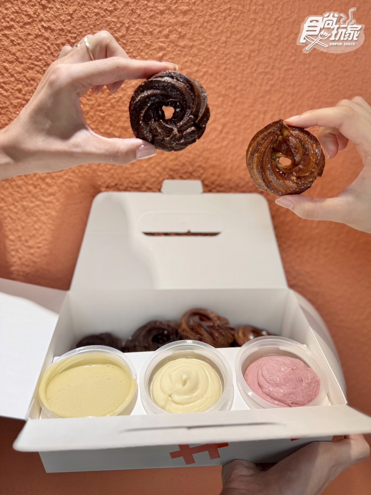 泡芙+甜甜圈新口感!全台首創「Kururu岢露圈」專賣店,軟餅乾複合店同步吃 泡芙+甜甜圈新口感!全台首創「Kururu岢露圈」專賣店,軟餅乾複合店同步吃