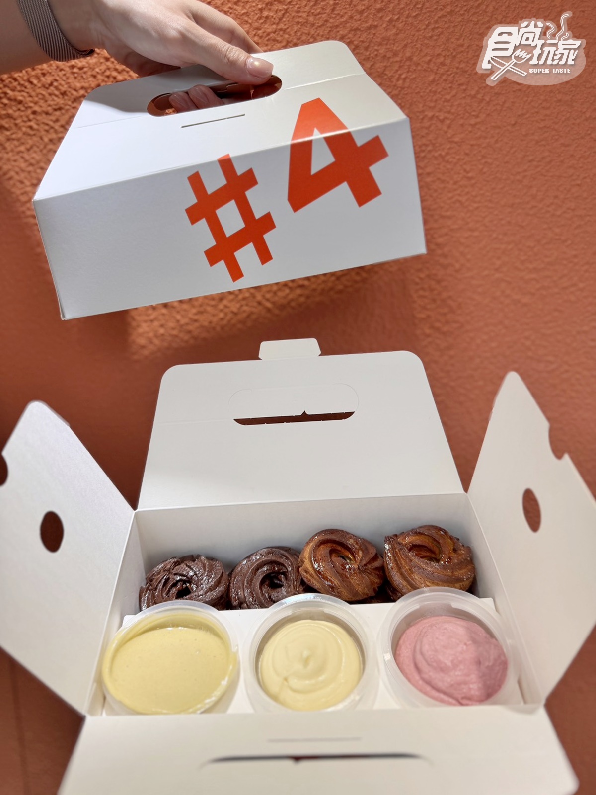 泡芙+甜甜圈新口感!全台首創「Kururu岢露圈」專賣店,軟餅乾複合店同步吃 泡芙+甜甜圈新口感!全台首創「Kururu岢露圈」專賣店,軟餅乾複合店同步吃