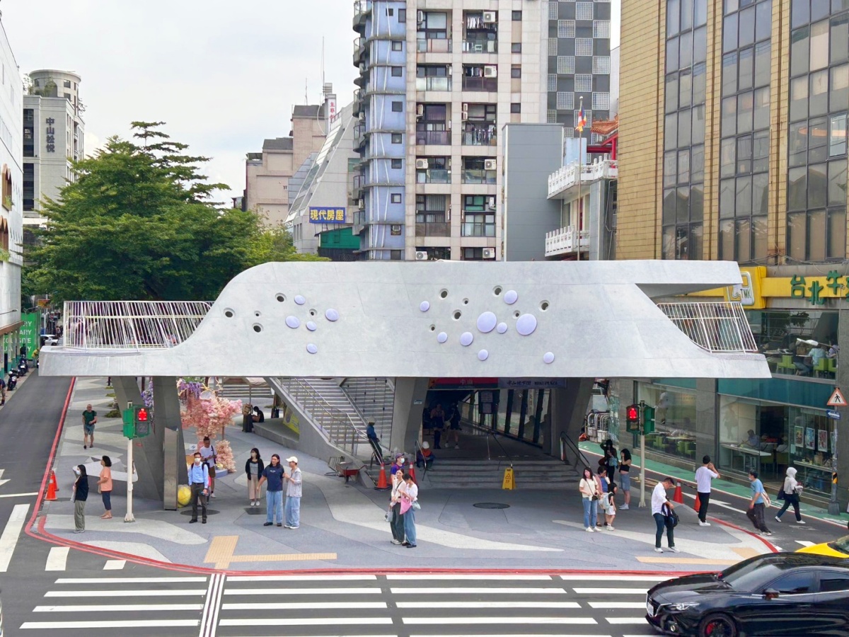 捷運中山站1號出口開放!連續2週免費逛市集吃美食,期間限定浪漫花牆登場 捷運中山站1號出口開放!連續2週免費逛市集吃美食,期間限定浪漫花牆登場