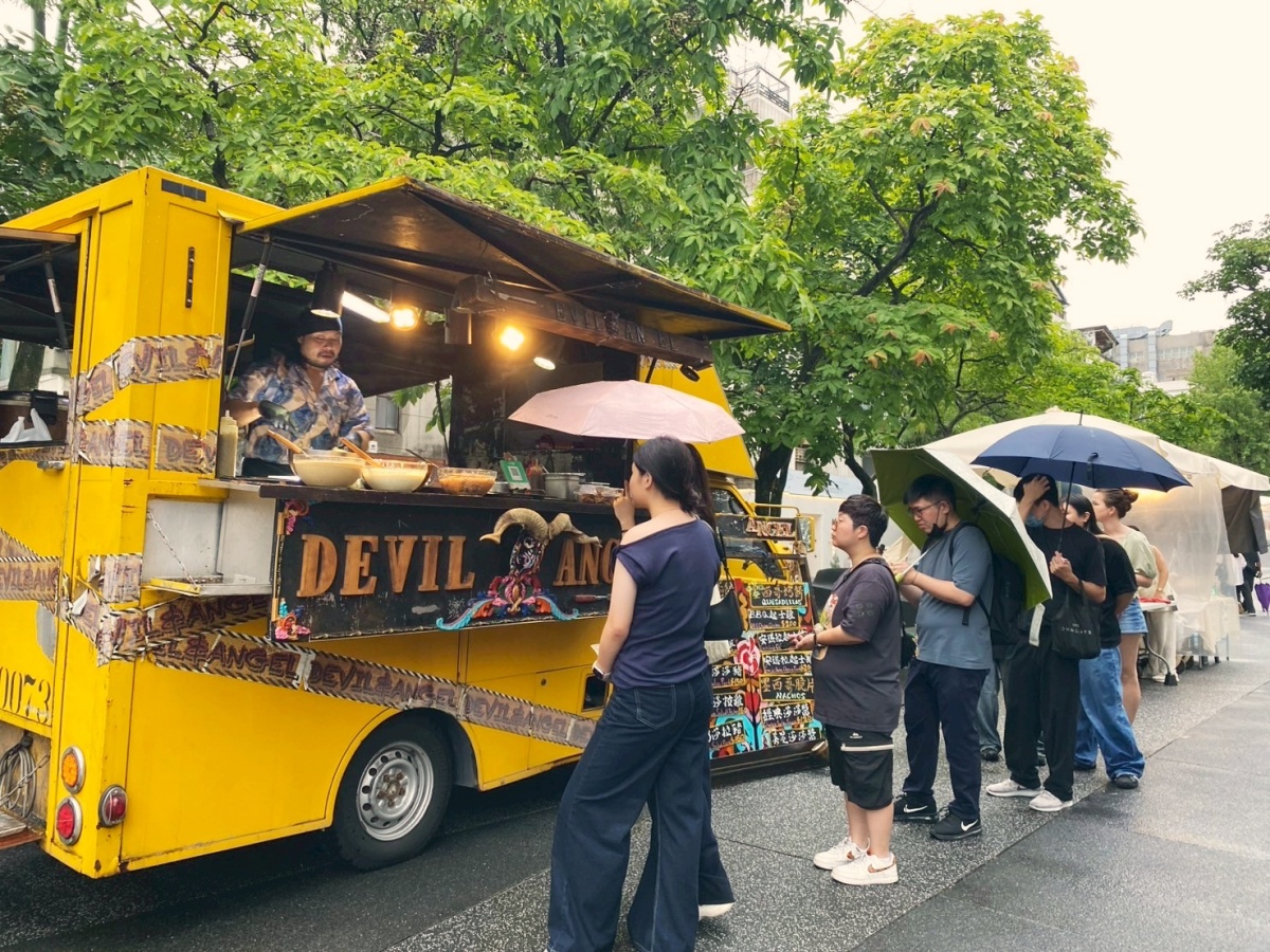 捷運中山站1號出口開放!連續2週免費逛市集吃美食,期間限定浪漫花牆登場 捷運中山站1號出口開放!連續2週免費逛市集吃美食,期間限定浪漫花牆登場