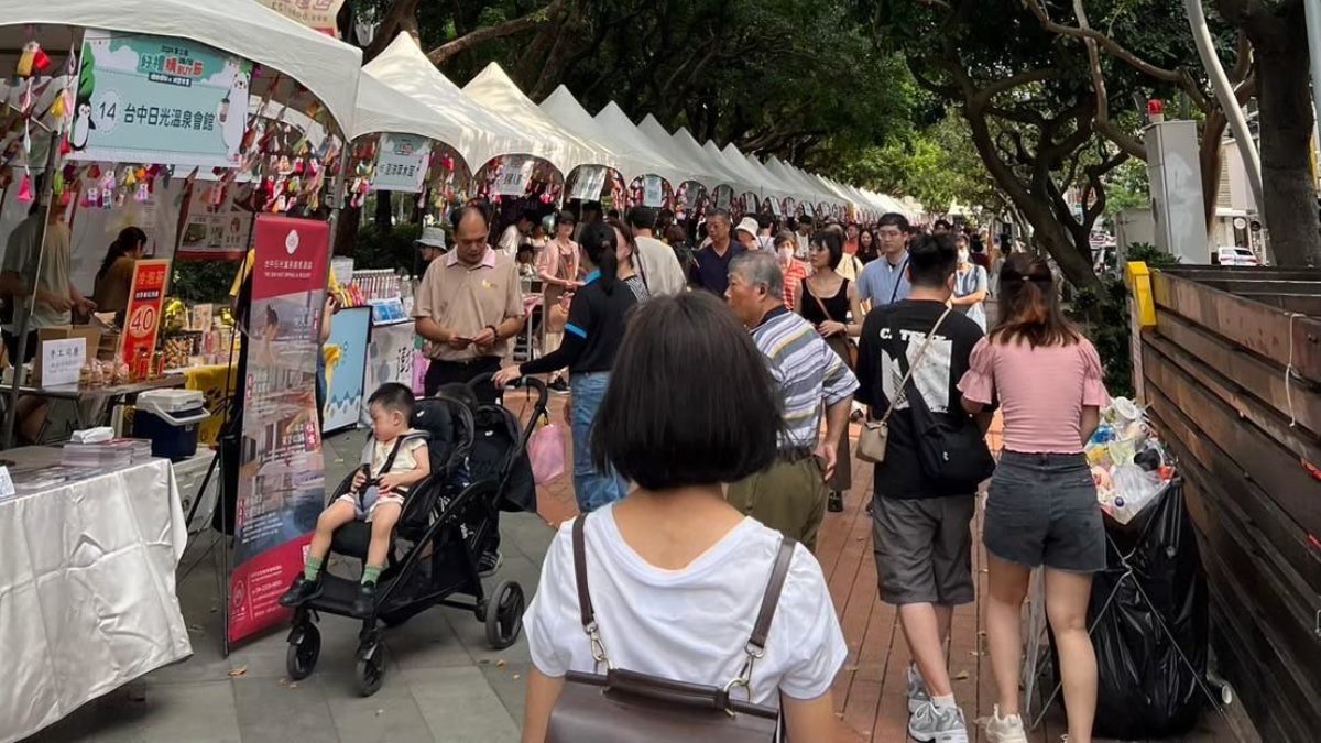 送50元券隨便吃!台中「星光市集」美食、伴手43攤超好逛,還有抽獎、演唱會 送50元券隨便吃!台中「星光市集」美食、伴手43攤超好逛,還有抽獎、演唱會