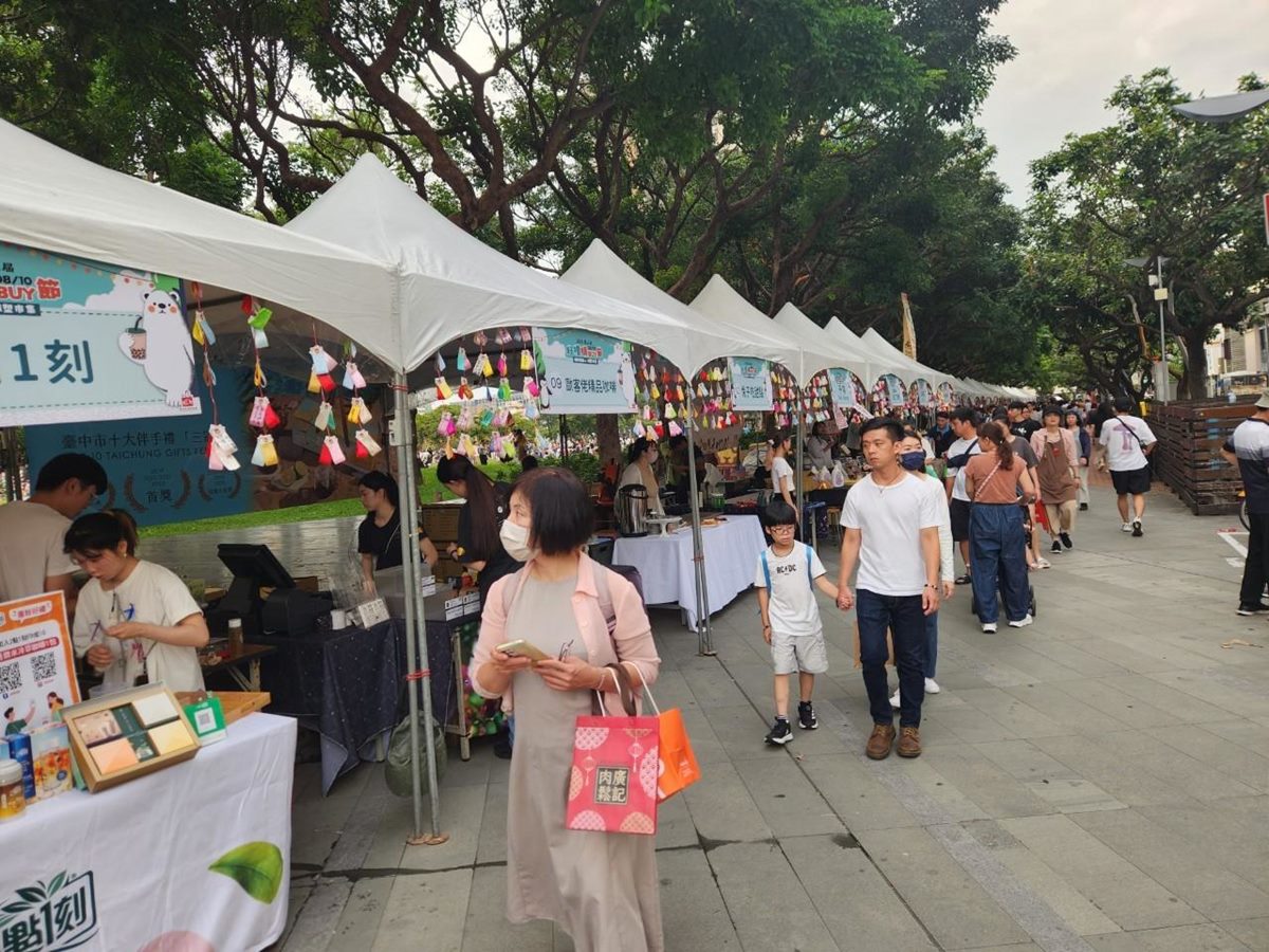 送50元券隨便吃!台中「星光市集」美食、伴手43攤超好逛,還有抽獎、演唱會 送50元券隨便吃!台中「星光市集」美食、伴手43攤超好逛,還有抽獎、演唱會