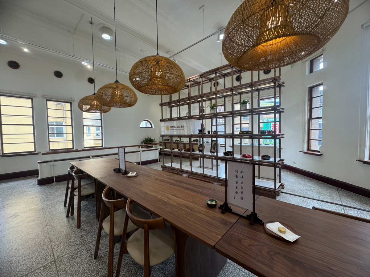 送390元帆布袋!全台首家「派出所伴手禮店」開張,必買8字鳳梨酥 送390元帆布袋!全台首家「派出所伴手禮店」開張,必買8字鳳梨酥