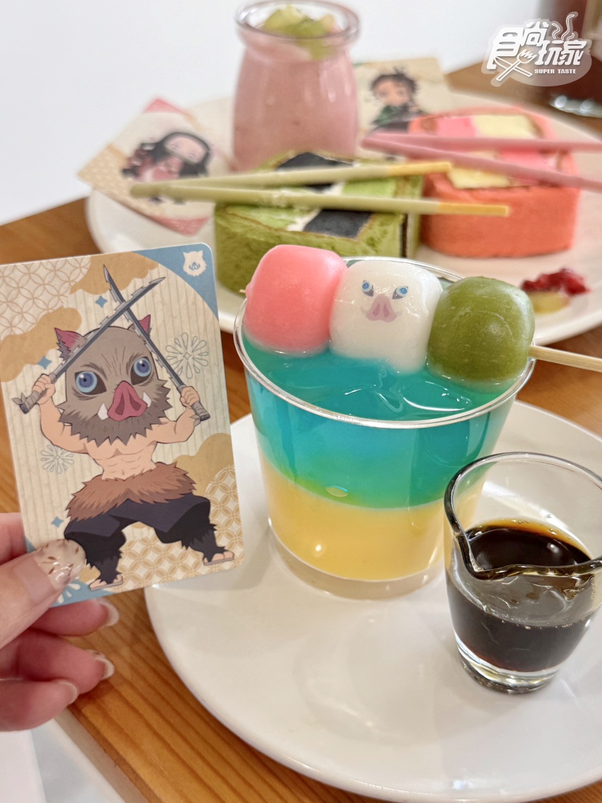 《鬼滅之刃》咖啡廳衝朝聖!劇照牆立牌免費拍,野豬頭米飯、送特典卡6亮點 《鬼滅之刃》咖啡廳衝朝聖!劇照牆立牌免費拍,野豬頭米飯、送特典卡6亮點