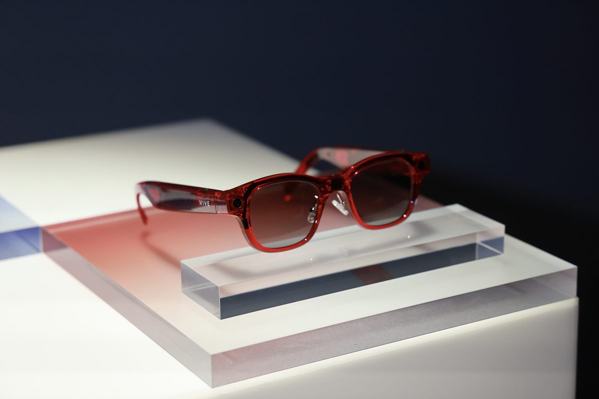 全球首支繁體中文AI眼鏡「這天」開賣!5大亮點拍照、聽音樂還能翻譯菜單 全球首支繁體中文AI眼鏡「這天」開賣!5大亮點拍照、聽音樂還能翻譯菜單