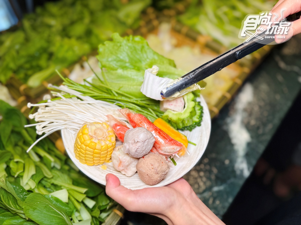 台北第１間「南霸天火鍋吃到飽」！現撈活蝦、百款自助吧、甜點暢吃千元有找