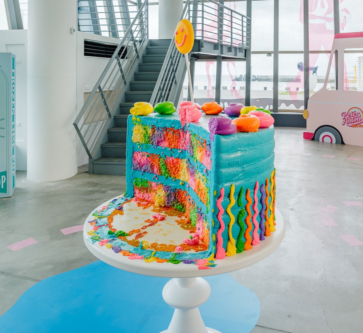 巨無霸甜甜圈出沒!網美景點「看海美術館」重新開放,免費拍爆10大夢幻場景 巨無霸甜甜圈出沒!網美景點「看海美術館」重新開放,免費拍爆10大夢幻場景