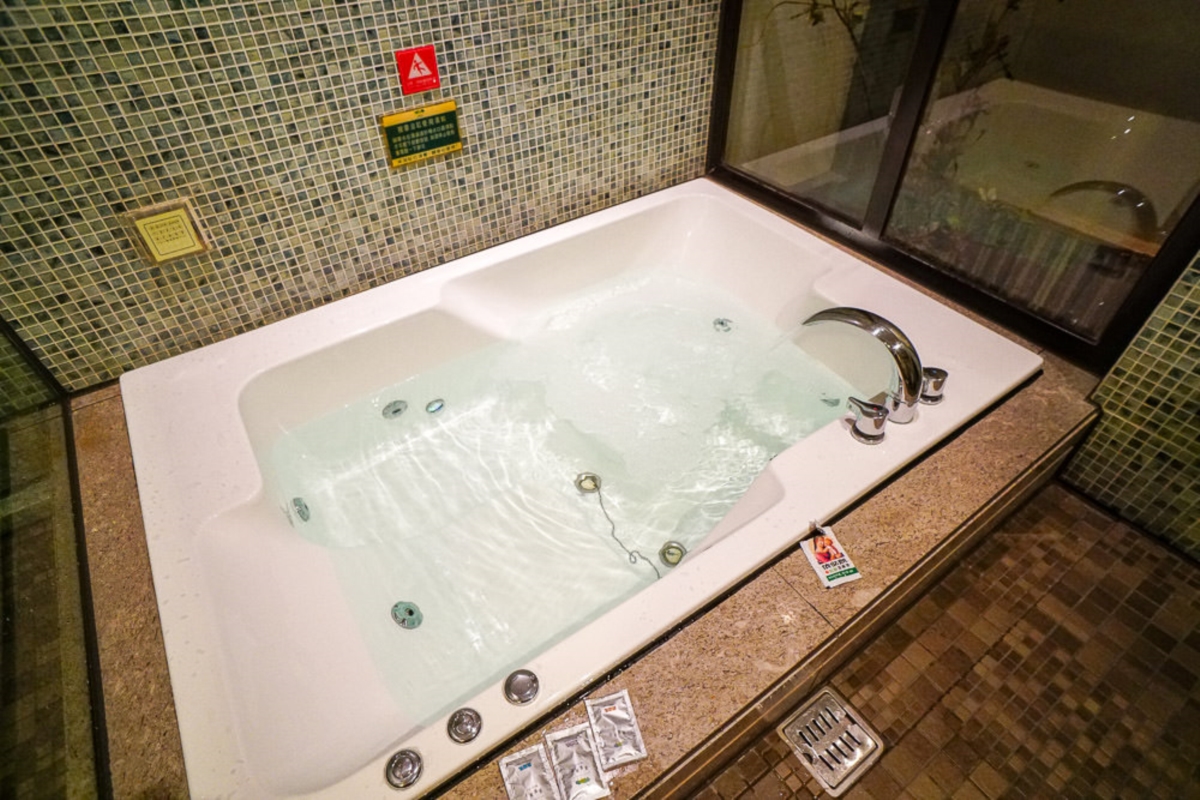 2025高雄汽車旅館推薦Top14:南台灣最大、35種主題房、牛奶氣泡浴 2025高雄汽車旅館推薦Top14:南台灣最大、35種主題房、牛奶氣泡浴