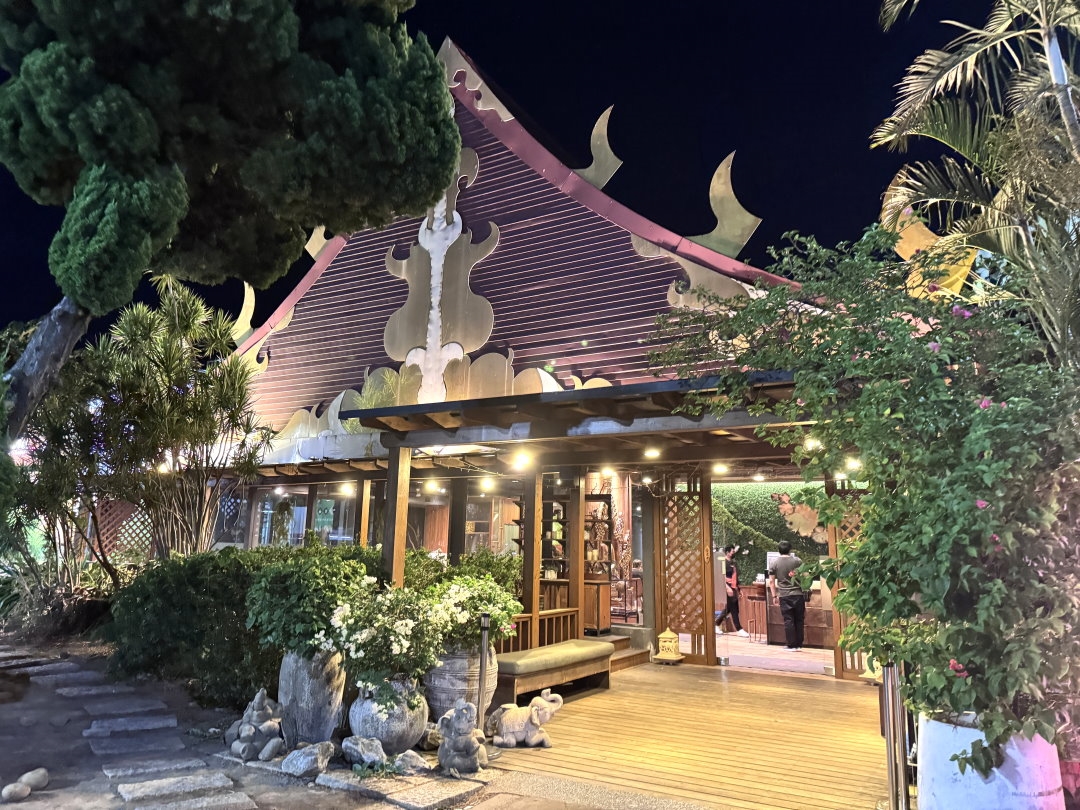 桃園泰式吃到飽推薦！泰味館40道現點現炒＋自助吧無限吃，必嗑涼拌生蝦、榴槤冰