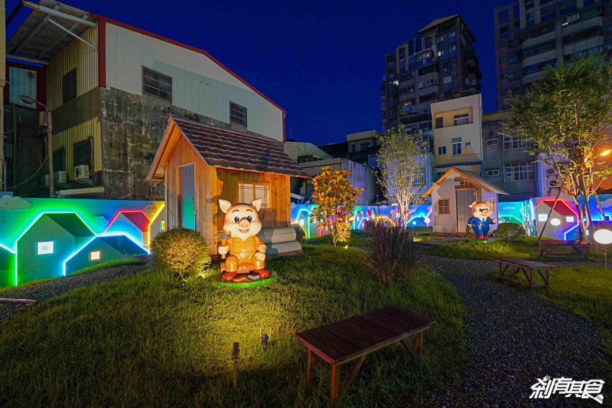 最新開幕「免費親子樂園」!打卡3公尺爬牆大貓、三隻小豬,夜晚點燈更吸睛 最新開幕「免費親子樂園」!打卡3公尺爬牆大貓、三隻小豬,夜晚點燈更吸睛