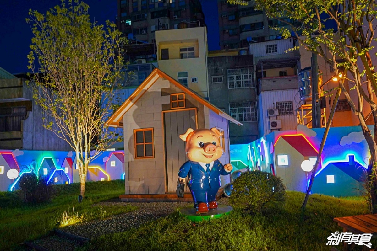 最新開幕「免費親子樂園」!打卡3公尺爬牆大貓、三隻小豬,夜晚點燈更吸睛 最新開幕「免費親子樂園」!打卡3公尺爬牆大貓、三隻小豬,夜晚點燈更吸睛