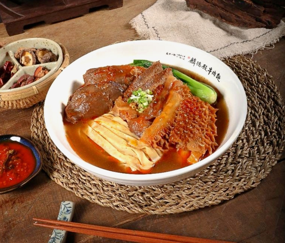 築間第１家「牛肉麵」登場！開幕時間、地點曝，必嗑「滿漢五福牛肉麵」