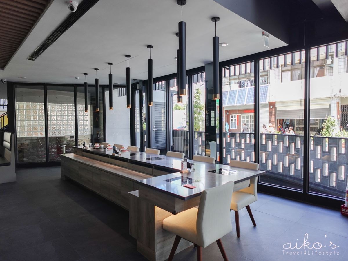 爽嗑高CP值牛小排!超美「日式火鍋」是這家,超澎派海鮮拼盤也要吃 爽嗑高CP值牛小排!超美「日式火鍋」是這家,超澎派海鮮拼盤也要吃