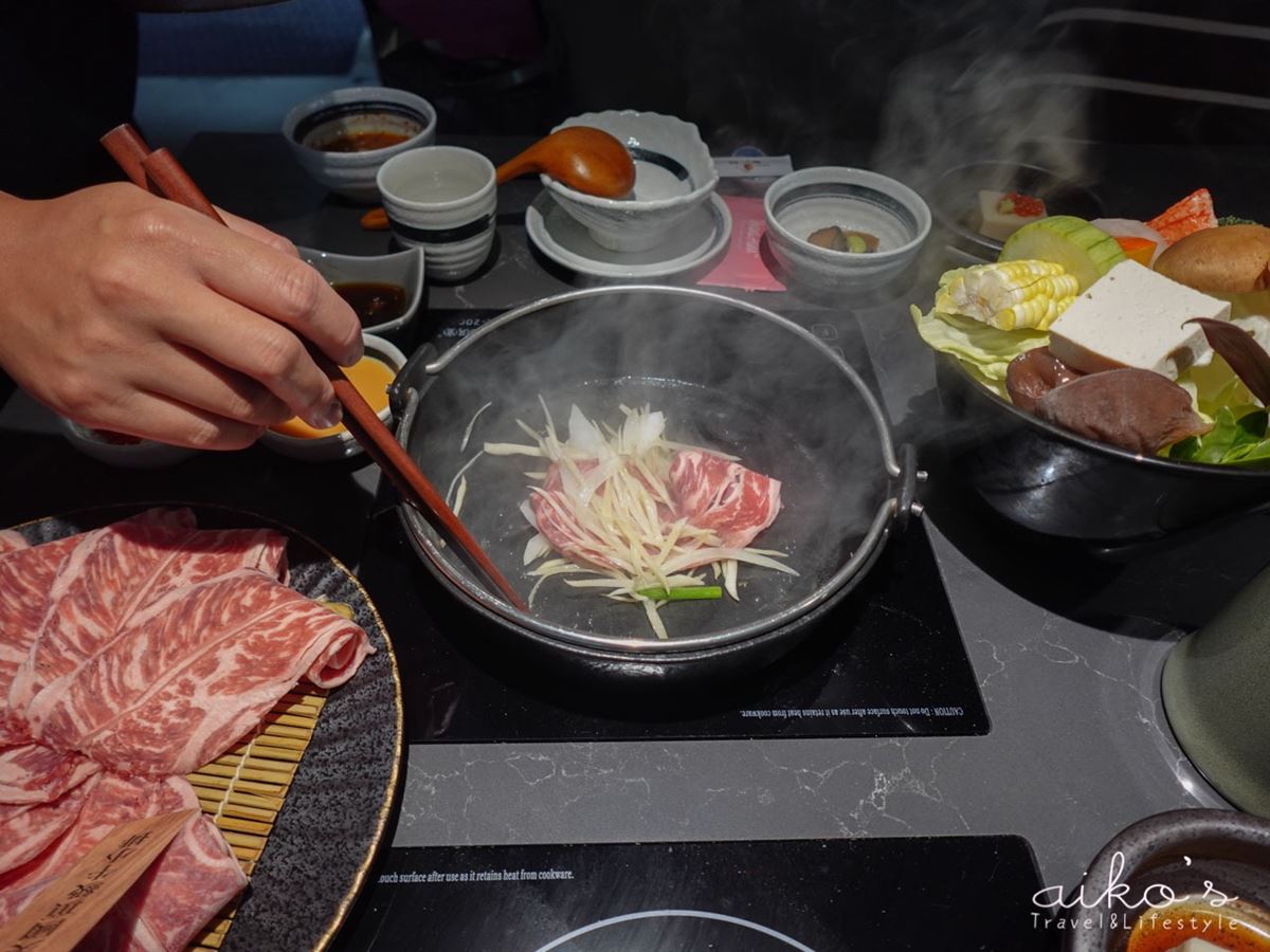 爽嗑高CP值牛小排!超美「日式火鍋」是這家,超澎派海鮮拼盤也要吃 爽嗑高CP值牛小排!超美「日式火鍋」是這家,超澎派海鮮拼盤也要吃