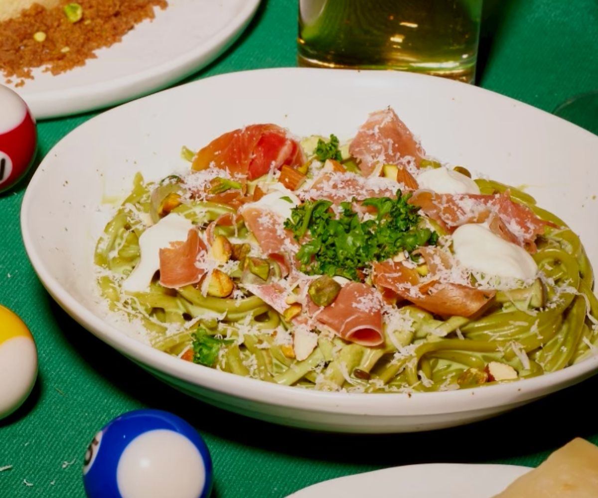 台北西門町美食推薦！打卡絕美「森林系餐廳」，必吃開心果瀑布、爆炸蛤蜊麵