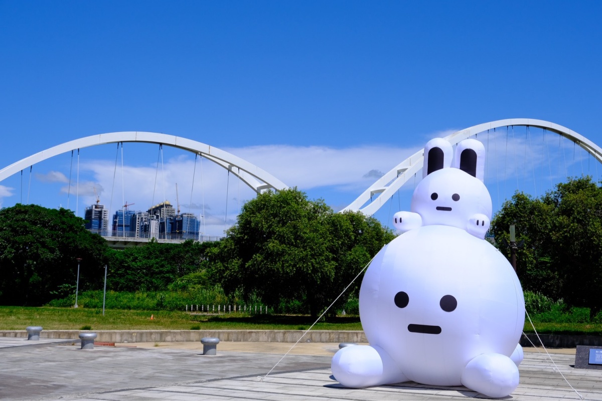 近5公尺巨大萌兔出沒新北!新角色「兔兔Q」療癒登場,中秋節打卡景點+1 近5公尺巨大萌兔出沒新北!新角色「兔兔Q」療癒登場,中秋節打卡景點+1