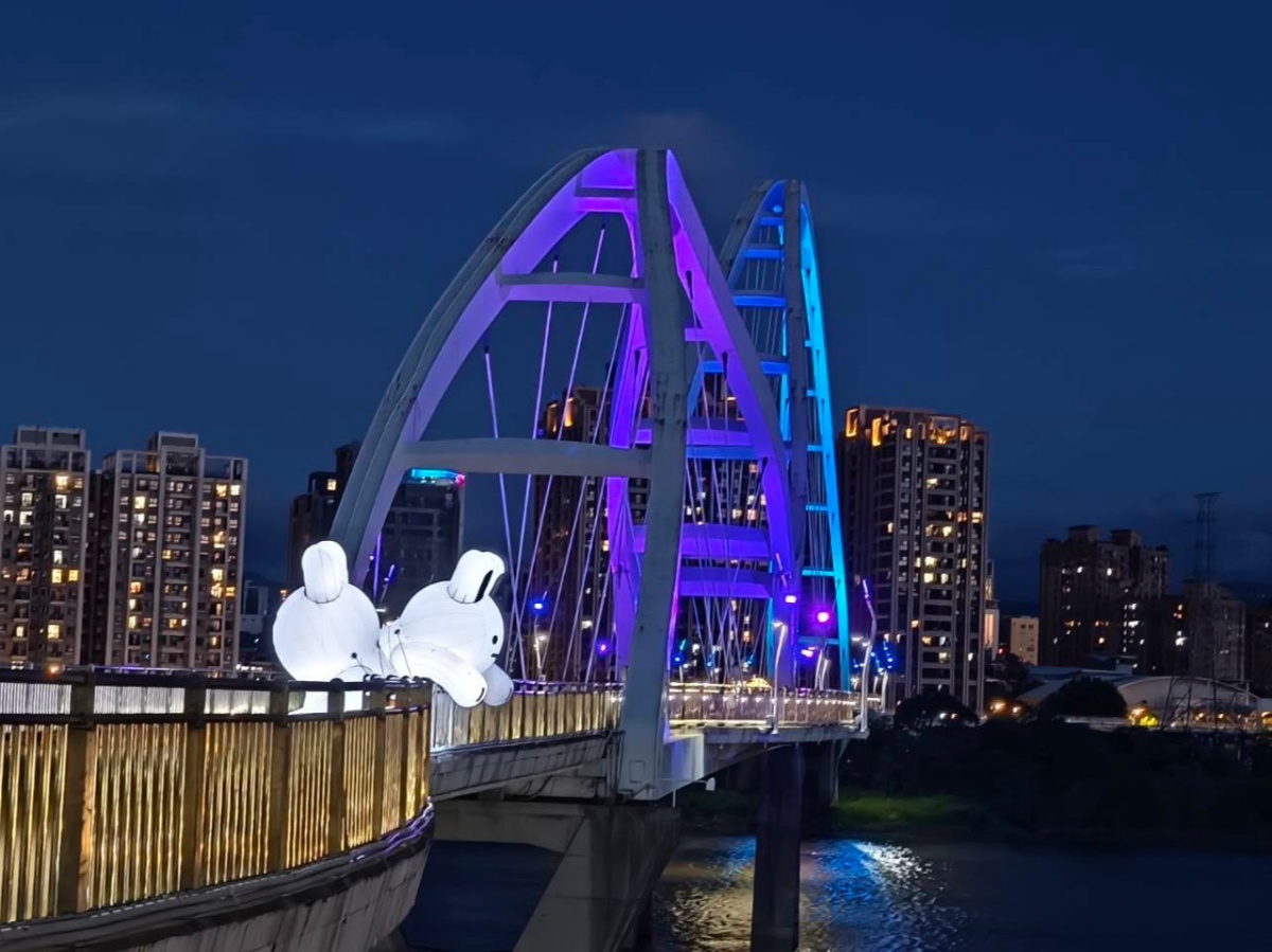 近5公尺巨大萌兔出沒新北!新角色「兔兔Q」療癒登場,中秋節打卡景點+1 近5公尺巨大萌兔出沒新北!新角色「兔兔Q」療癒登場,中秋節打卡景點+1