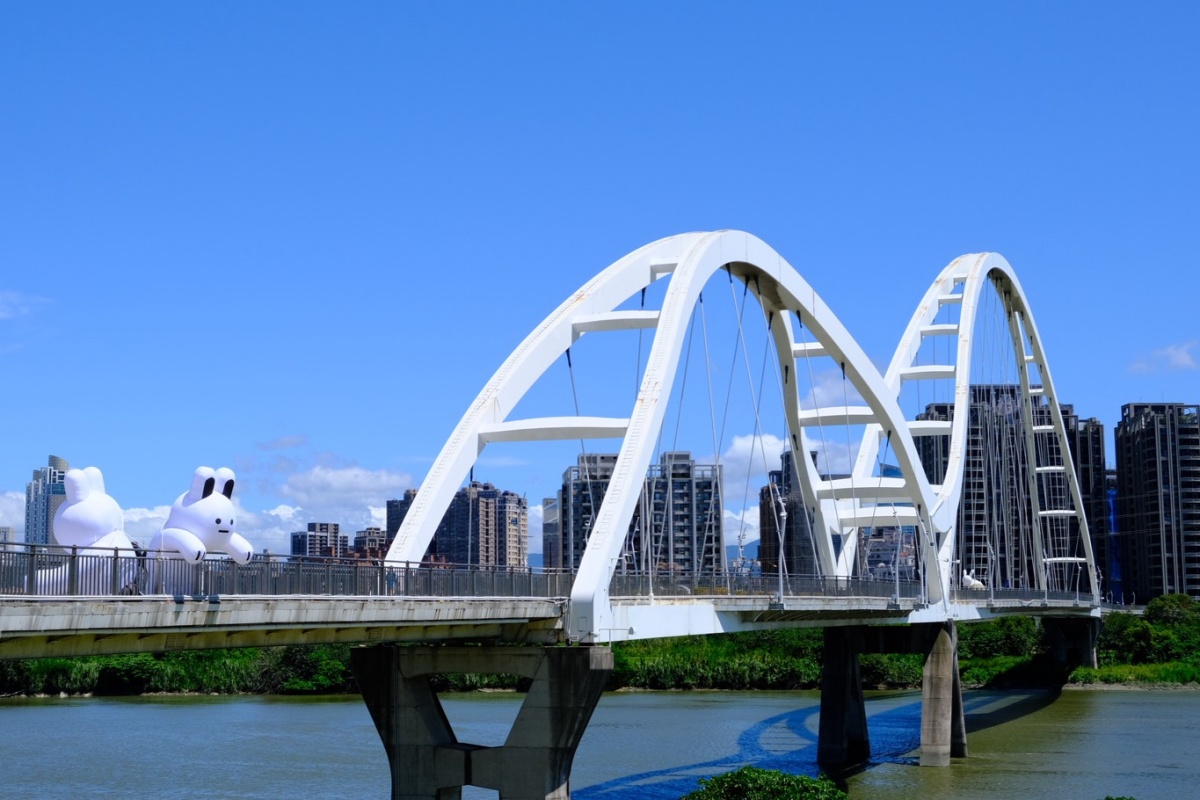 近5公尺巨大萌兔出沒新北!新角色「兔兔Q」療癒登場,中秋節打卡景點+1 近5公尺巨大萌兔出沒新北!新角色「兔兔Q」療癒登場,中秋節打卡景點+1