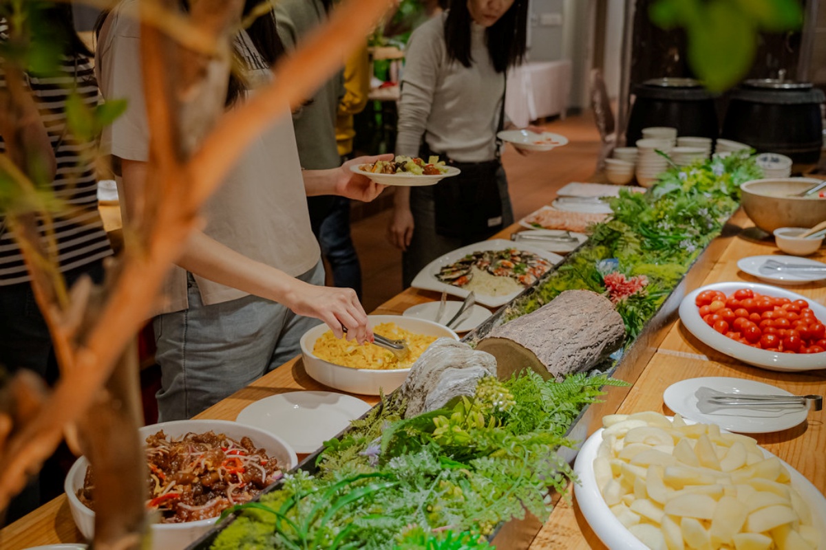 蟬說：暖硫的住宿即包含早晚餐，提供中西式餐點
