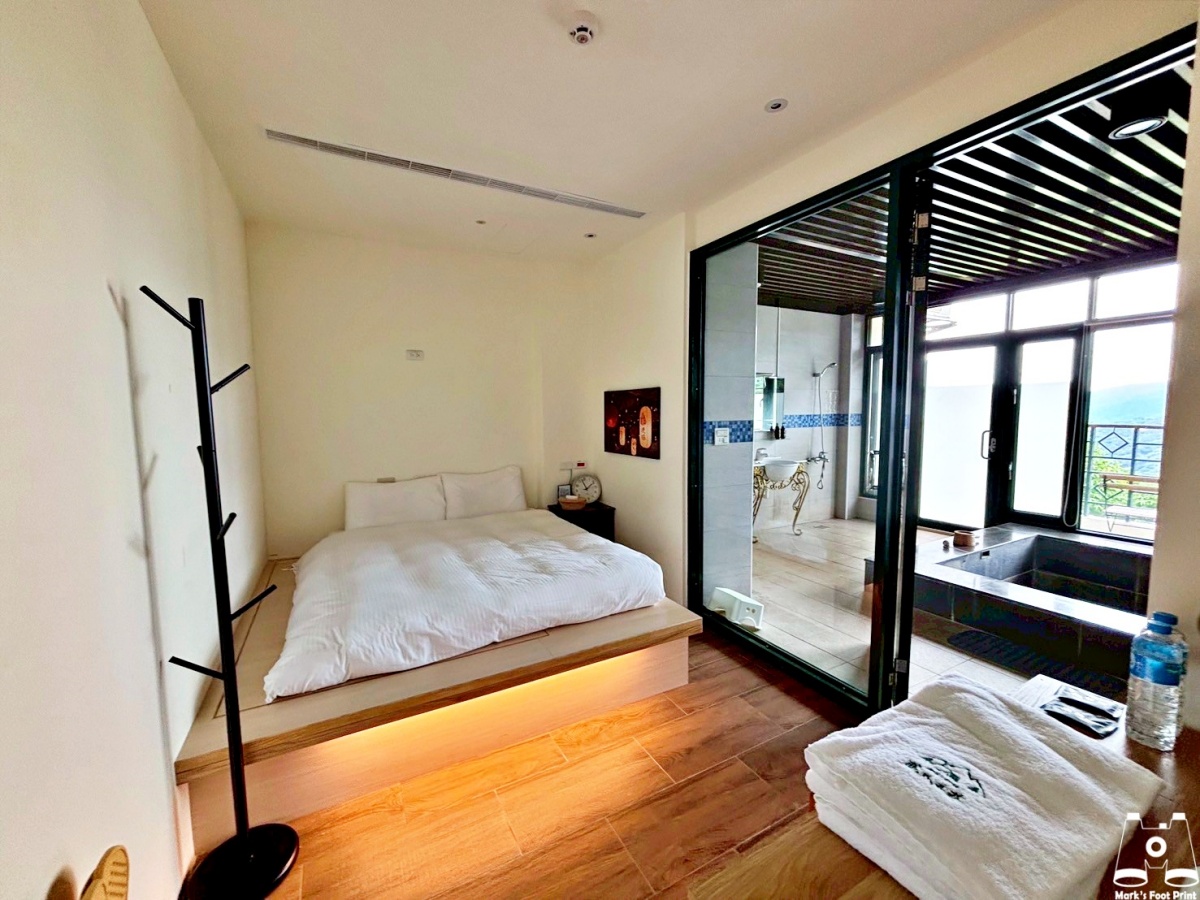 蟬說：暖硫溫泉會館房型配有大泡湯池，能一次享受冷泉和溫泉。