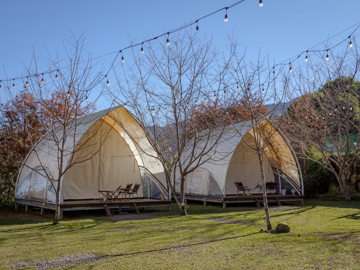 蟬說：霧繞每個帳篷都有專屬小平台，適合晚餐後坐在帳篷前仰望星空。