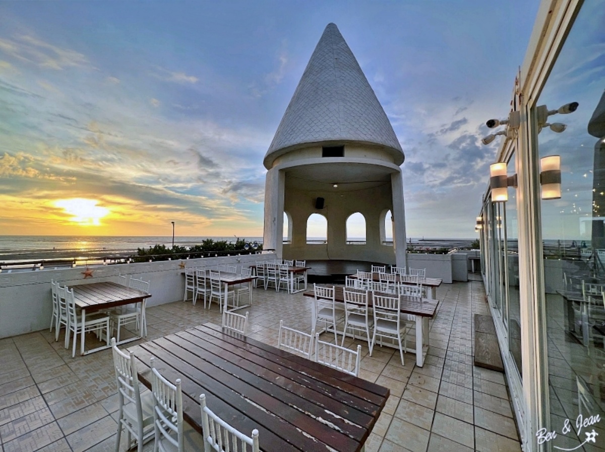 向海那漾晚餐會在大安濱海遊客中心２樓用餐，幸運的話能欣賞到浪漫夕陽灑落在海上的美景。