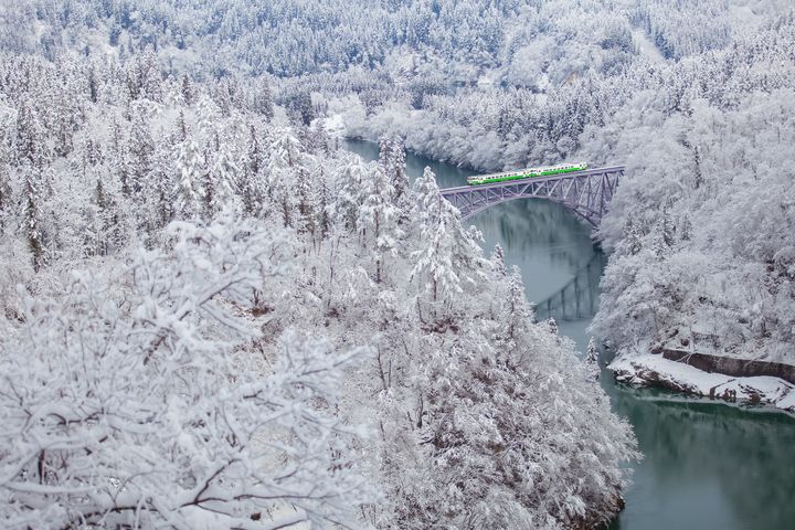 台灣虎航直飛福島秋冬這樣玩！鐵道迷搶拍只見線、泡百年古湯，鬼滅迷必訪景點