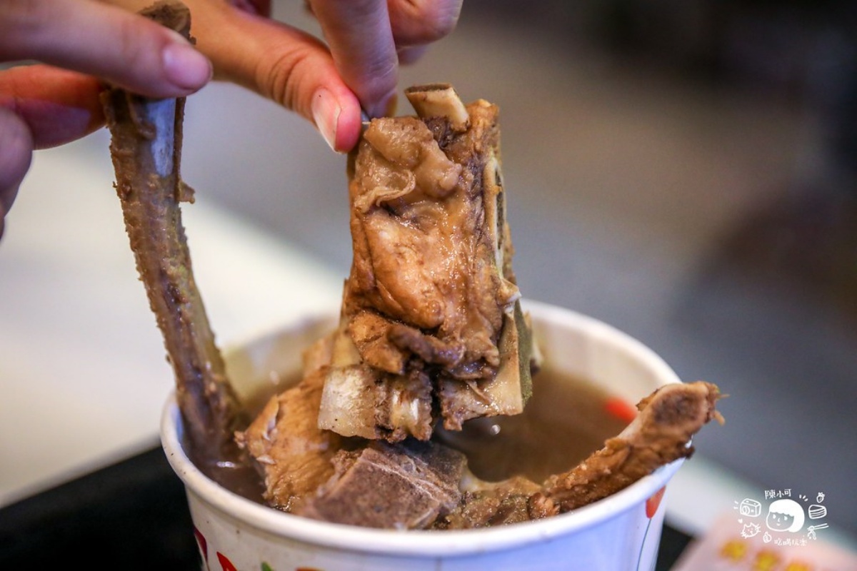 饒河夜市美食２：陳董藥燉排骨