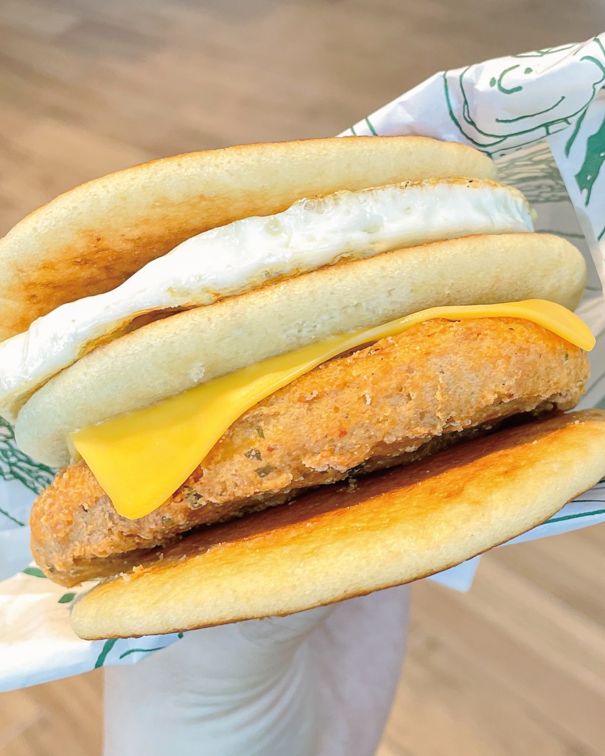 麥味登買一送一限量搶!全新「椒麻雞鬆餅堡」香麻唰嘴,加碼免費送椒麻雞塊 麥味登買一送一限量搶!全新「椒麻雞鬆餅堡」香麻唰嘴,加碼免費送椒麻雞塊