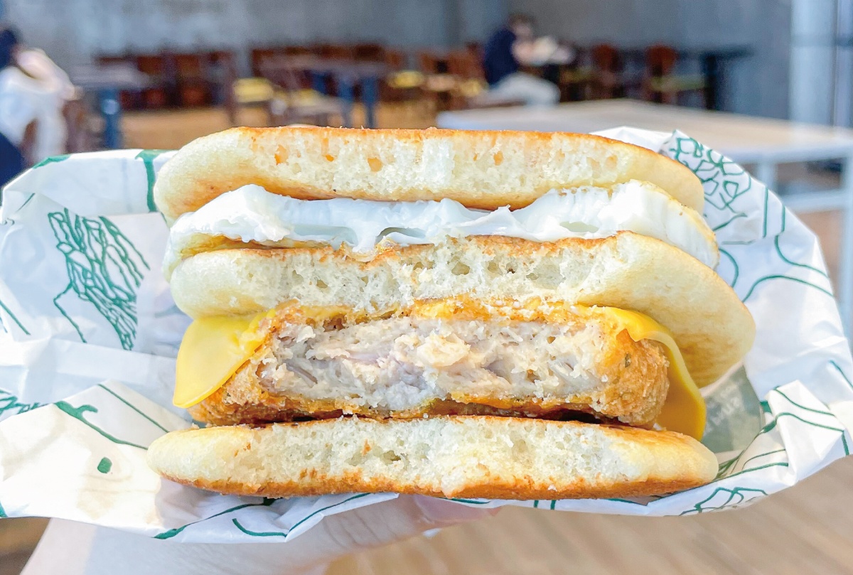 麥味登買一送一限量搶!全新「椒麻雞鬆餅堡」香麻唰嘴,加碼免費送椒麻雞塊 麥味登買一送一限量搶!全新「椒麻雞鬆餅堡」香麻唰嘴,加碼免費送椒麻雞塊