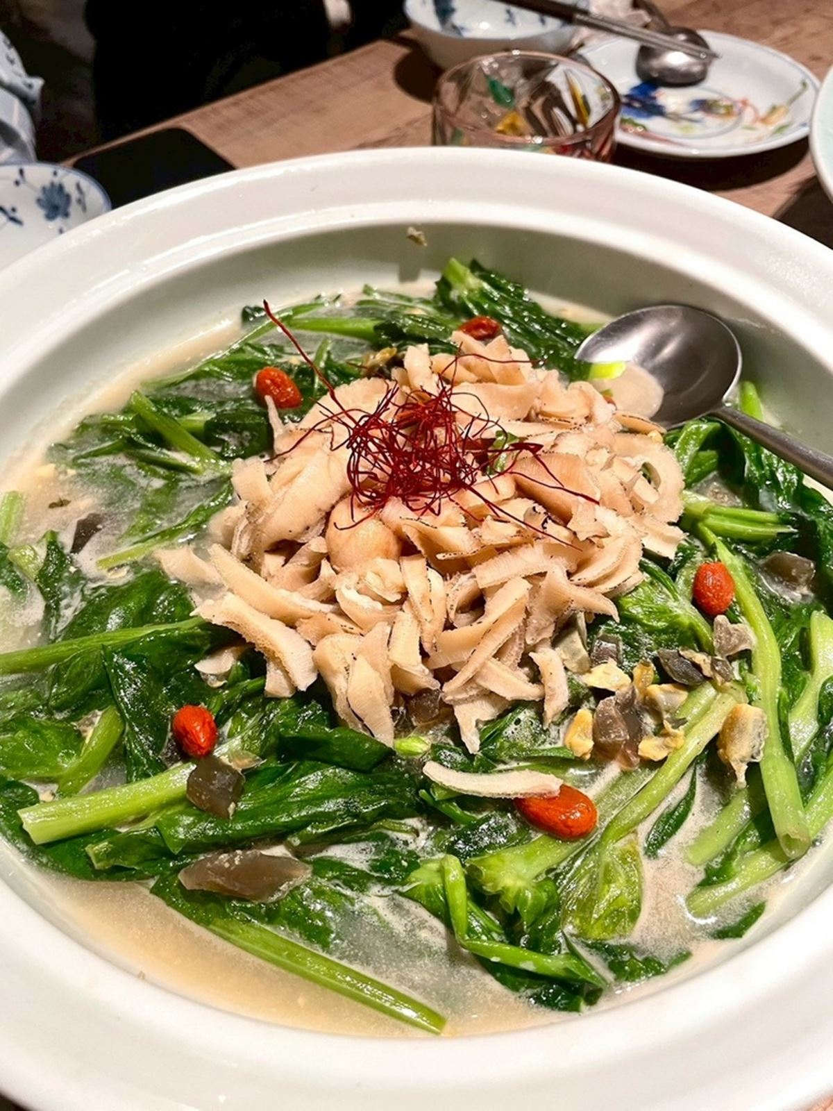 AI教父黃仁勳也愛!真材實料「黃金雞湯」爽嗑整隻雞,豐富台菜想吃先預訂 AI教父黃仁勳也愛!真材實料「黃金雞湯」爽嗑整隻雞,豐富台菜想吃先預訂